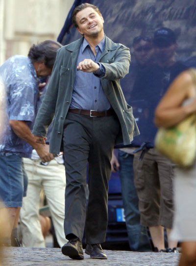  - Leonardo-DiCaprio-Strut